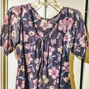Daisy & Clover Short-Sleeve blouse - Large